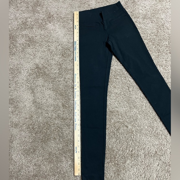 GUESS BLACK STRETCH PANTS WITH FRONT & BACK SLIT POCKETS. PULL ON. SIZE XS. - Picture 5 of 9